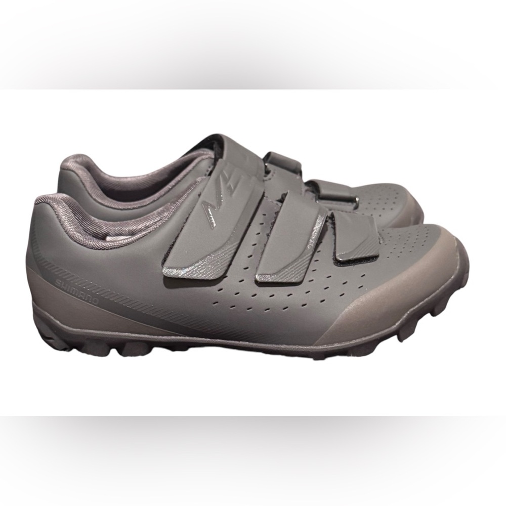 Shimano - ME2 Grey 40 size 37. Cycling shoes with clips